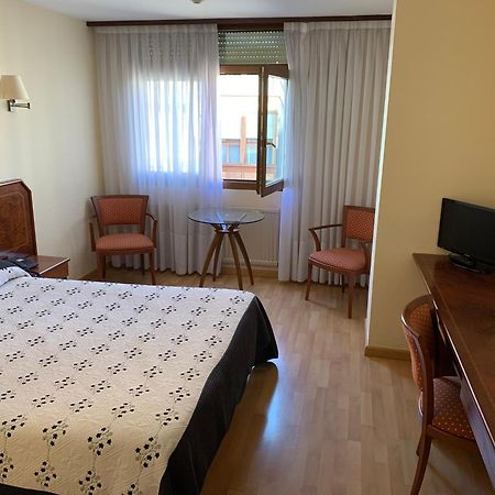 Hotel Unzaga Plaza Éibar Екстериор снимка