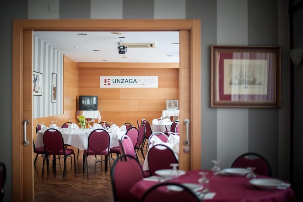 Hotel Unzaga Plaza Éibar Екстериор снимка