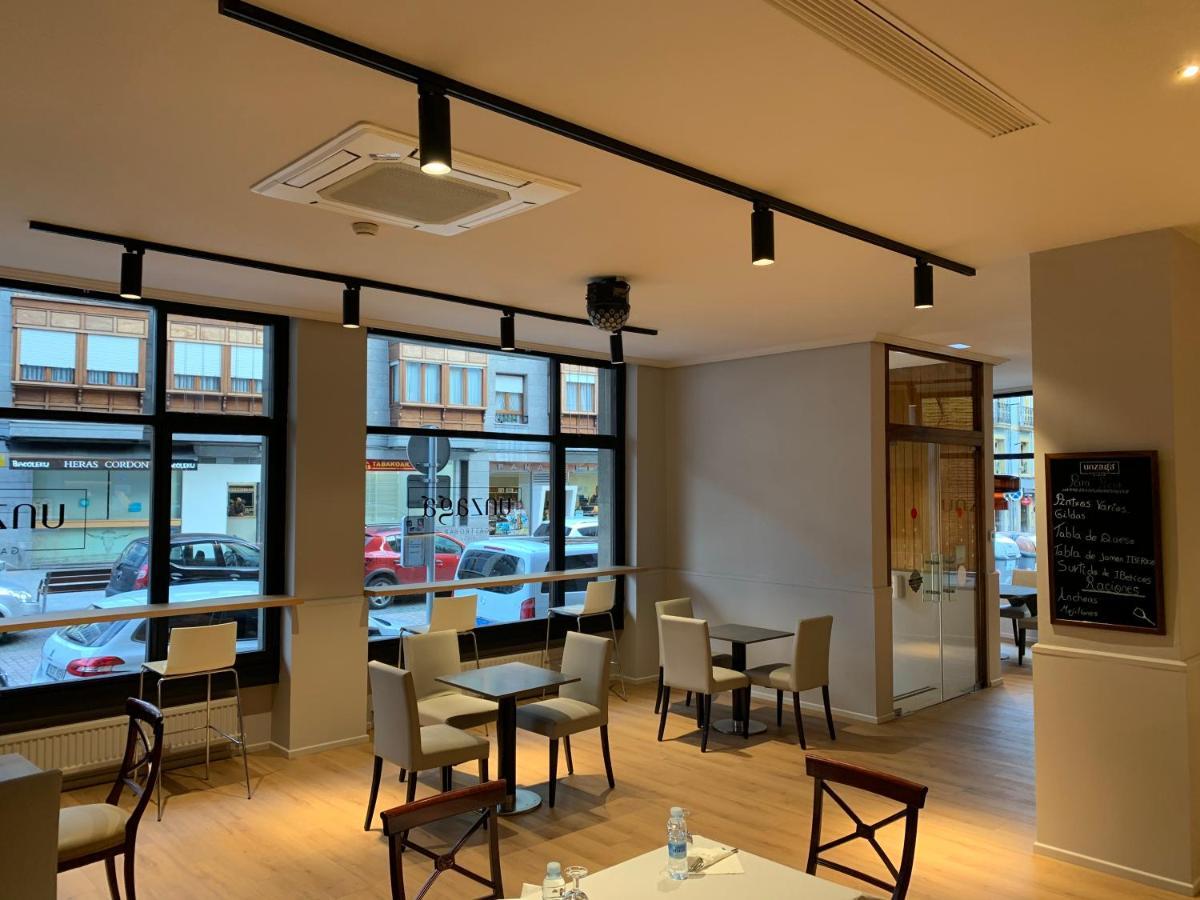 Hotel Unzaga Plaza Éibar Екстериор снимка