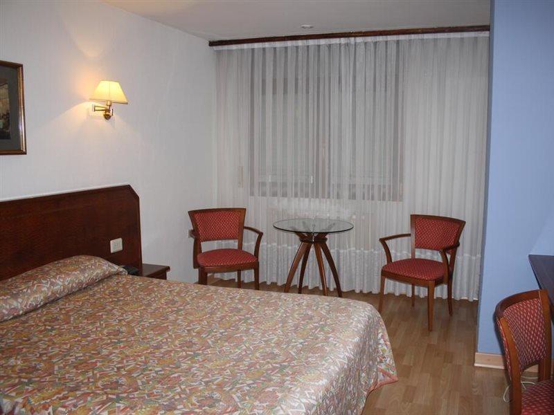 Hotel Unzaga Plaza Éibar Екстериор снимка