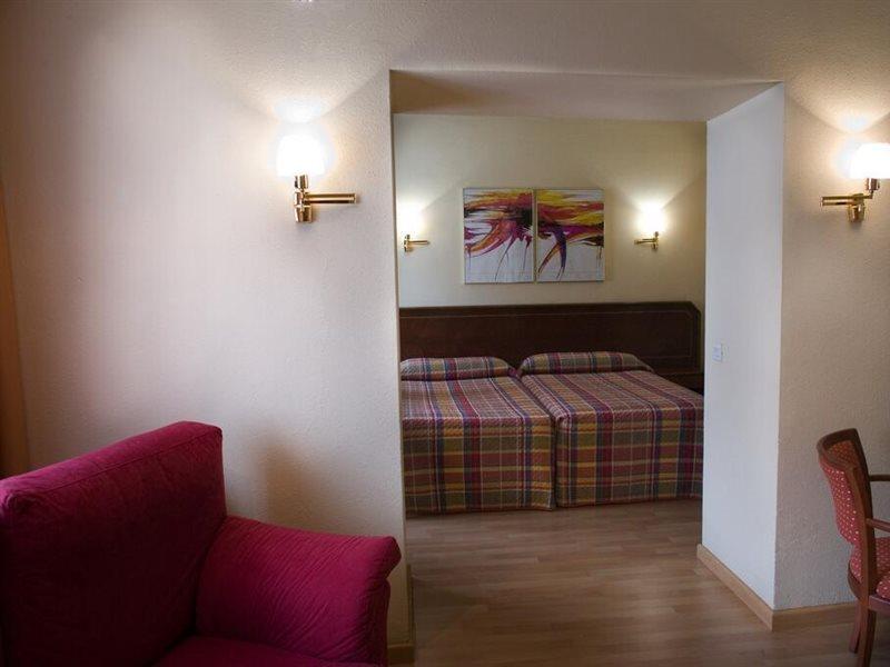 Hotel Unzaga Plaza Éibar Екстериор снимка