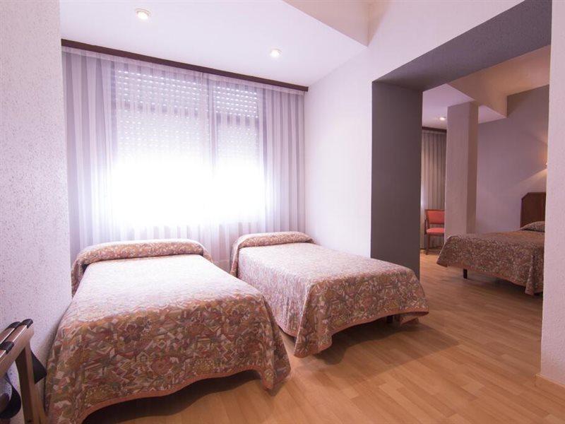 Hotel Unzaga Plaza Éibar Екстериор снимка