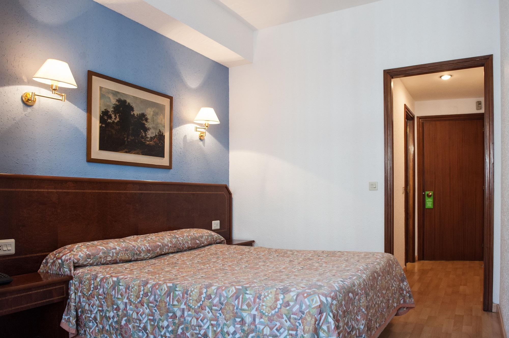 Hotel Unzaga Plaza Éibar Екстериор снимка