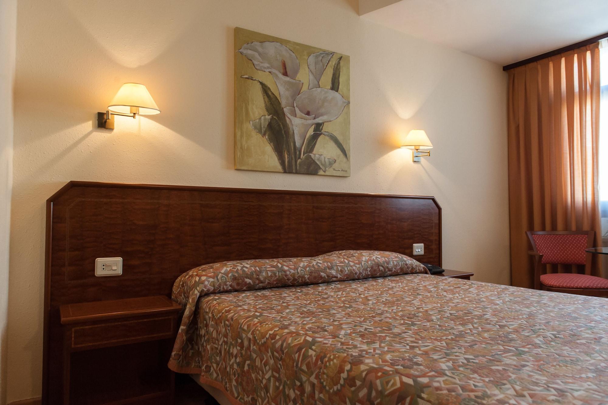 Hotel Unzaga Plaza Éibar Екстериор снимка
