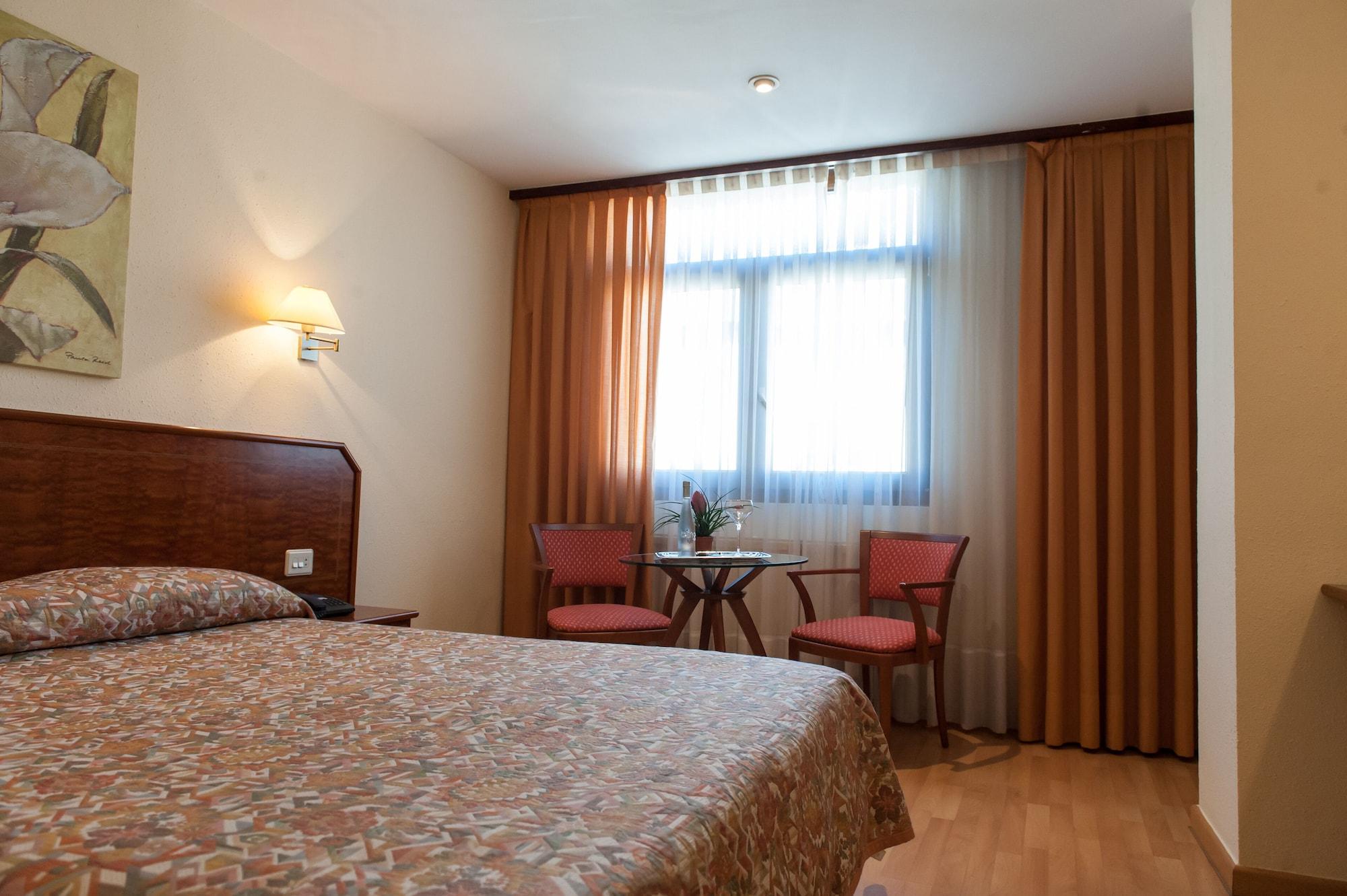 Hotel Unzaga Plaza Éibar Екстериор снимка
