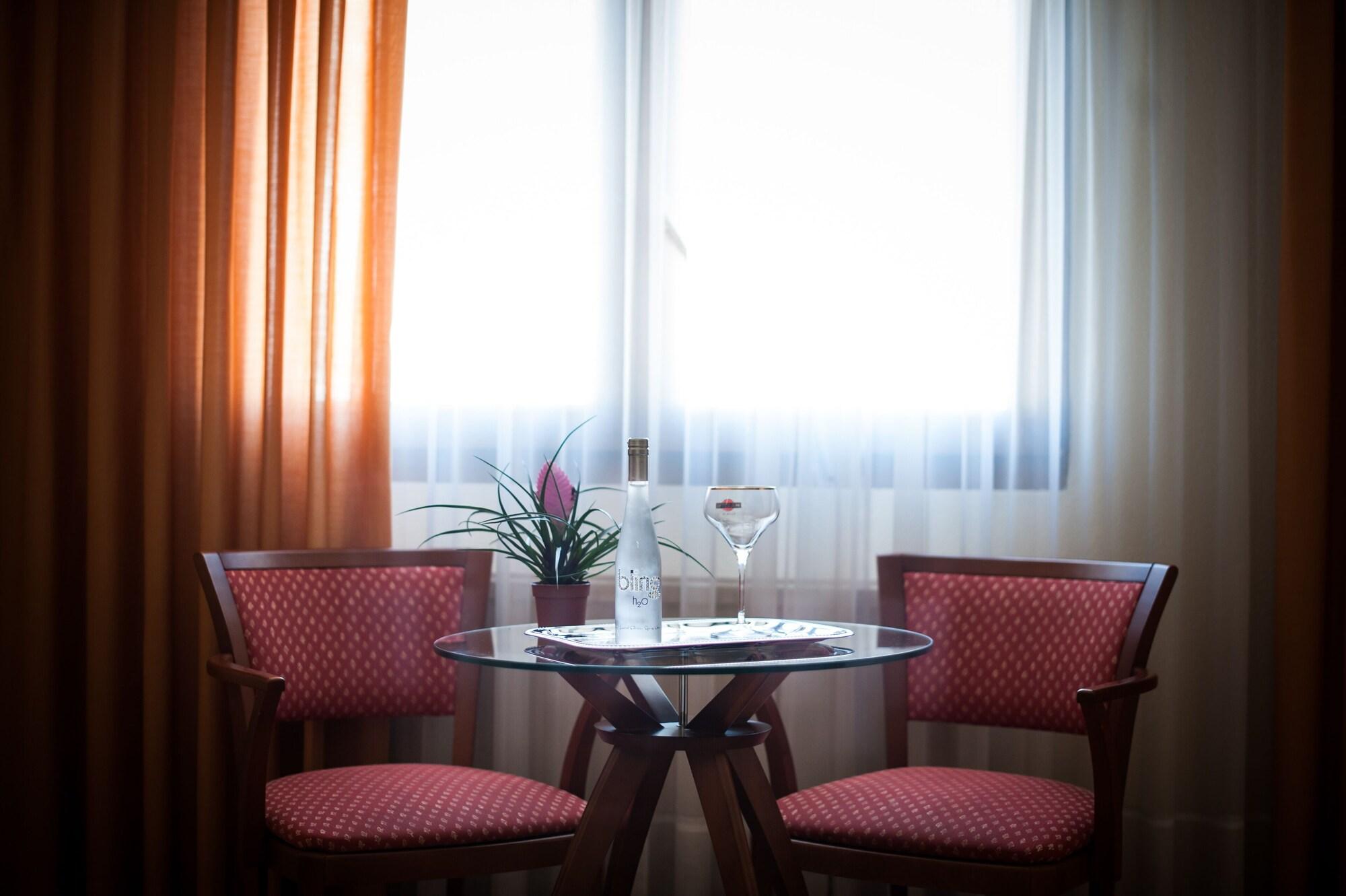 Hotel Unzaga Plaza Éibar Екстериор снимка