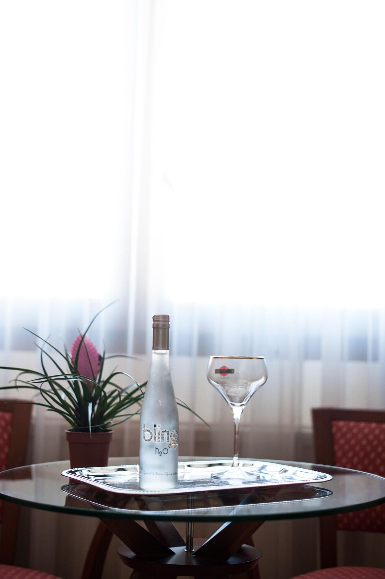 Hotel Unzaga Plaza Éibar Екстериор снимка