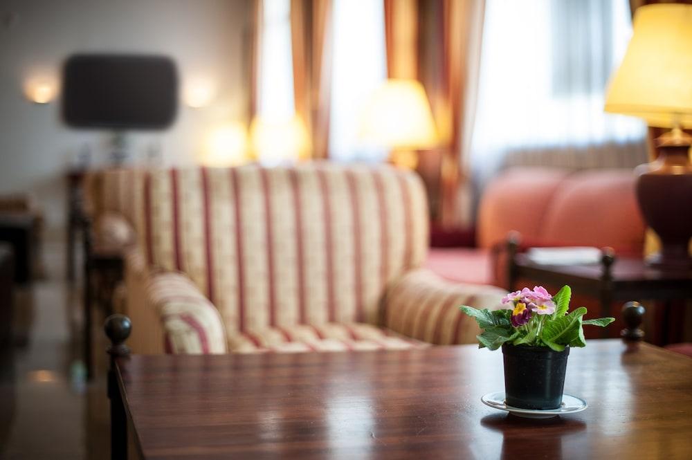 Hotel Unzaga Plaza Éibar Екстериор снимка