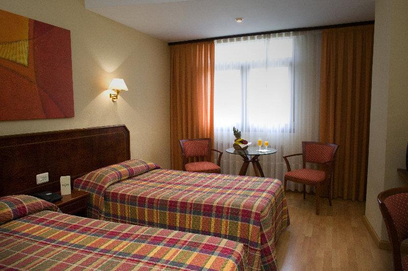 Hotel Unzaga Plaza Éibar Екстериор снимка