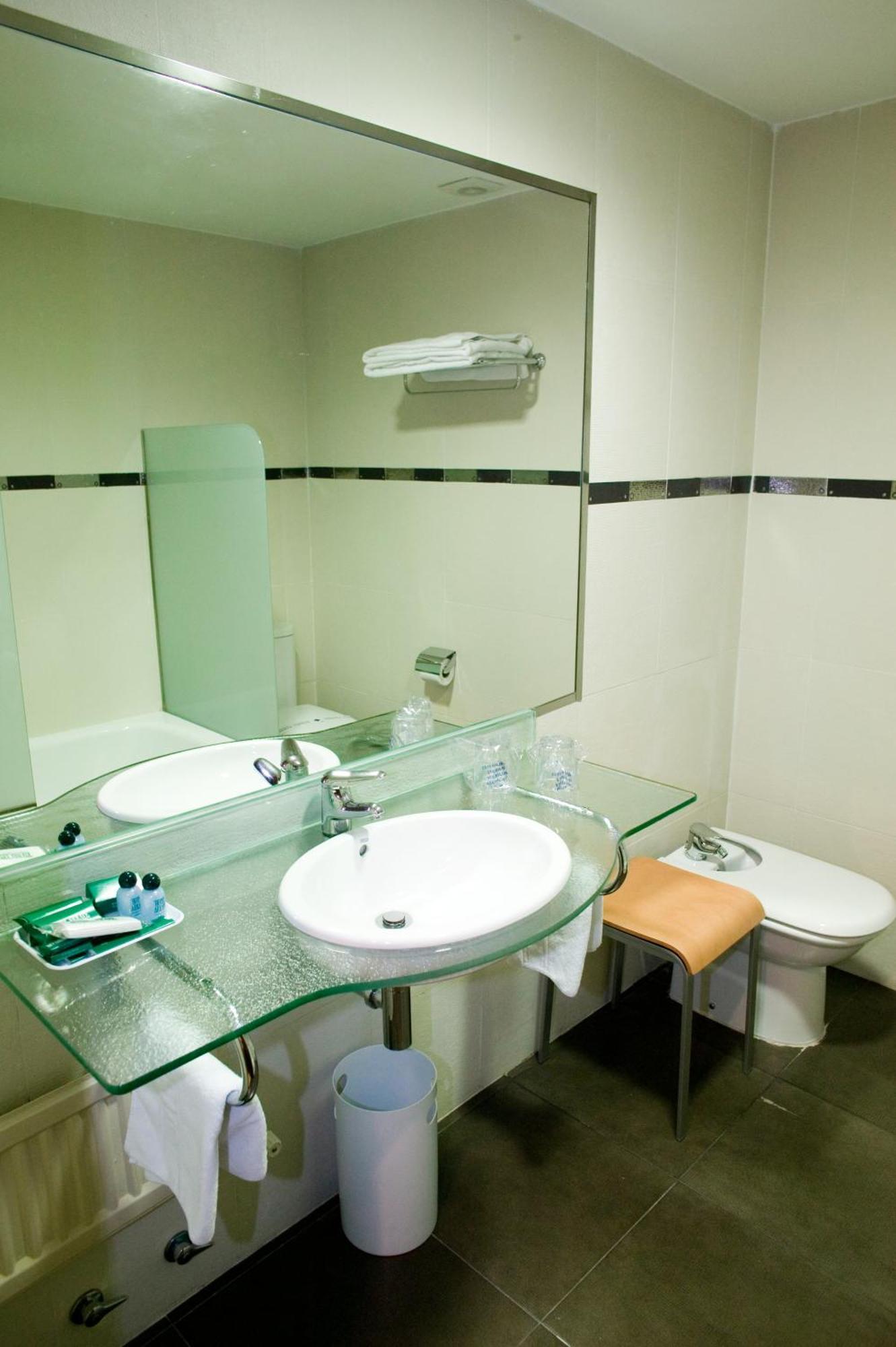 Hotel Unzaga Plaza Éibar Екстериор снимка
