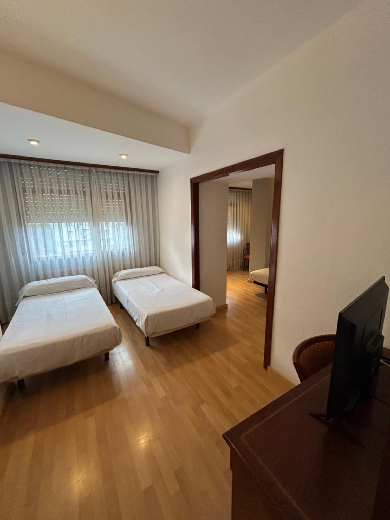 Hotel Unzaga Plaza Éibar Екстериор снимка