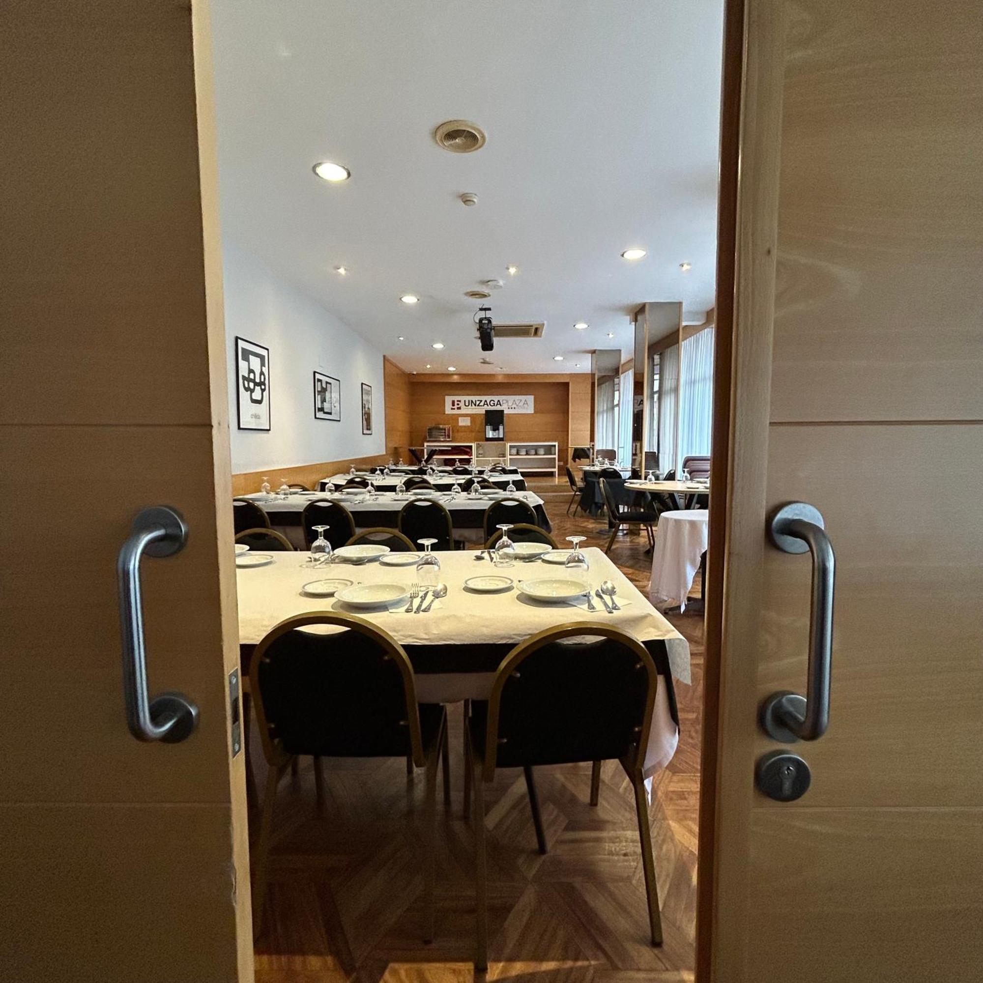 Hotel Unzaga Plaza Éibar Екстериор снимка
