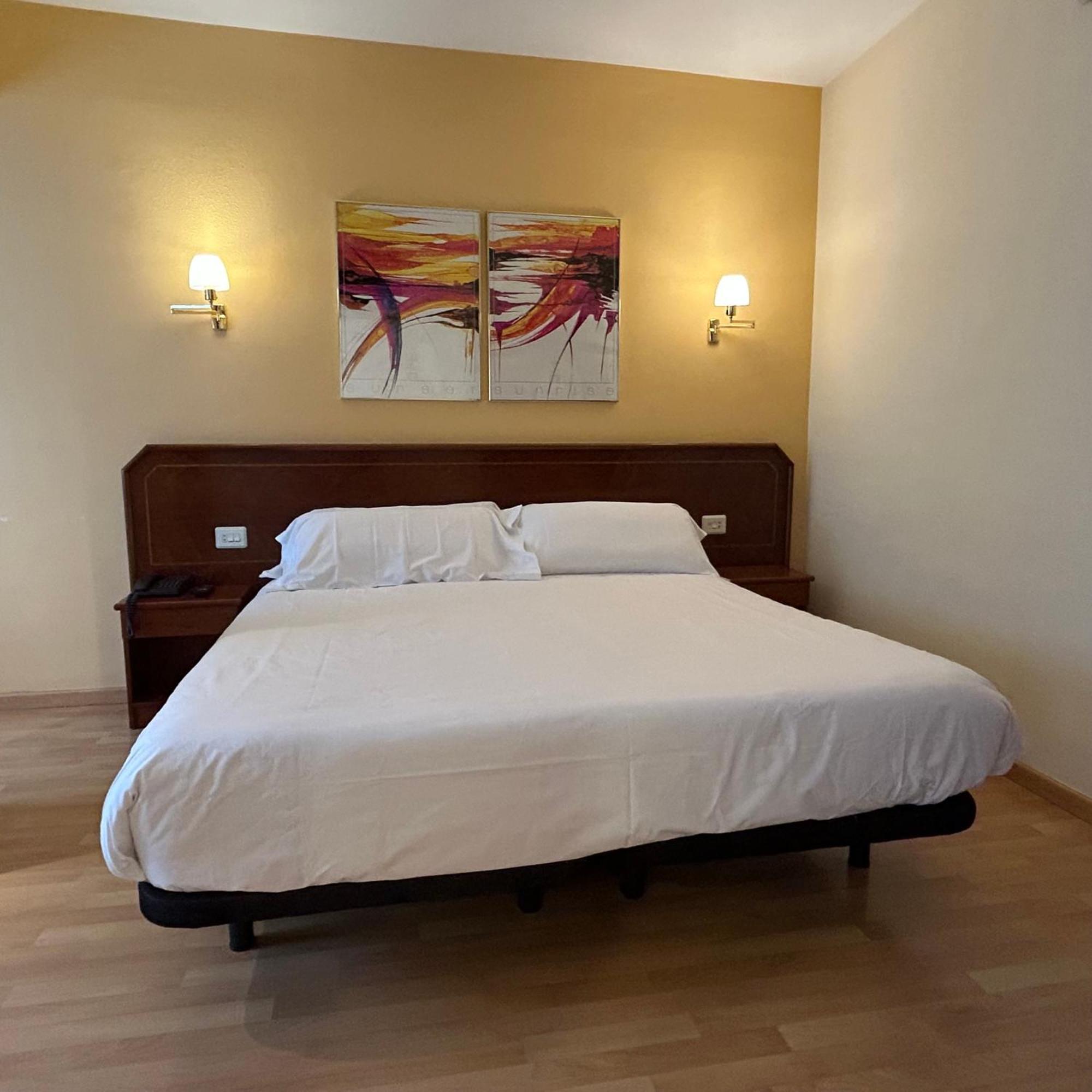 Hotel Unzaga Plaza Éibar Екстериор снимка