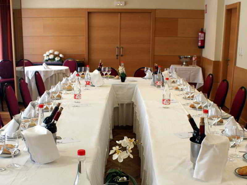 Hotel Unzaga Plaza Éibar Екстериор снимка
