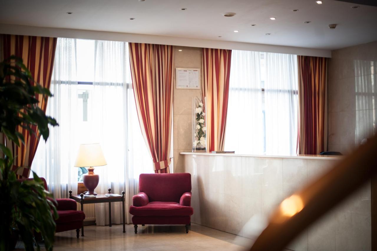 Hotel Unzaga Plaza Éibar Екстериор снимка